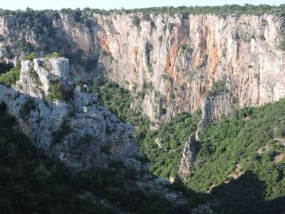 ...parliamo della Gravina di Laterza, imponente incisione carsica situata nel territorio del comune omonimo, in provincia di Taranto